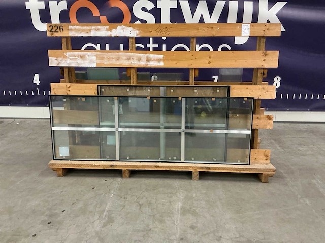 Bok met divers glas - afbeelding 2 van  5