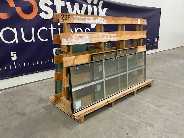 Bok met divers glas - afbeelding 3 van  5