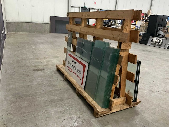 Bok met divers glas - afbeelding 4 van  5