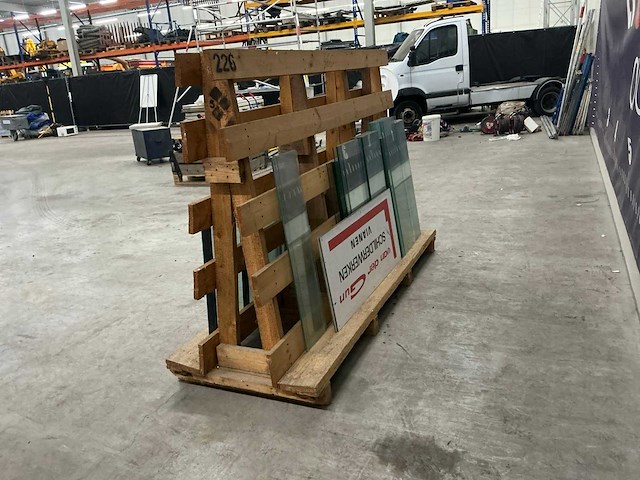 Bok met divers glas - afbeelding 5 van  5