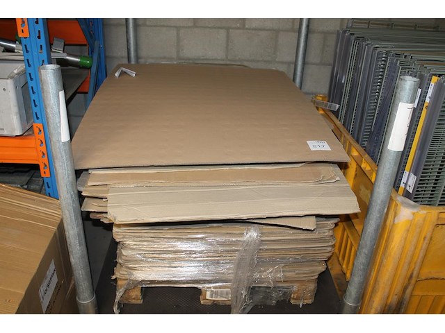 Bok met stapel kartonnen scheidingsvellen 95 x 117 cm. - afbeelding 1 van  1