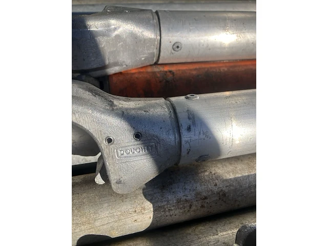 Bok met steigermateriaal - afbeelding 5 van  7