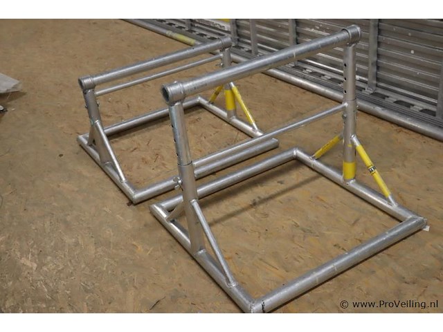 Bok t.b.v. loopbrug - afbeelding 1 van  6