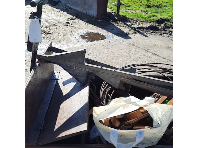 Bolderkar met diverse kinder speelgoed - afbeelding 2 van  13