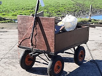 Bolderkar met diverse kinder speelgoed - afbeelding 1 van  13