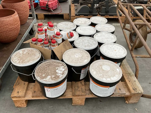 Bolidt mortar g2 emmer á 15kg 2-componenten mortel - afbeelding 1 van  3