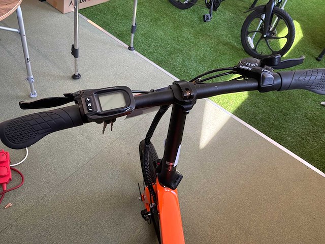 Bolt x200 elektrische vouwfiets - afbeelding 2 van  13