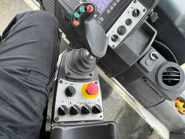 Bomag - 2013 - bw 174 ap-4 am walze 12 ton - grondwals - afbeelding 15 van  15