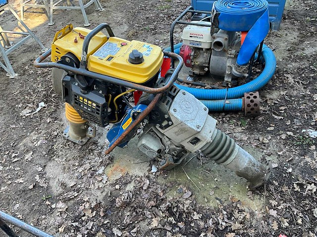Bomag / wacker neuson trilstamper (2x) - afbeelding 1 van  2