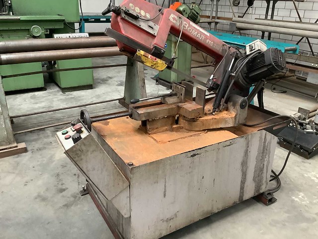 Bomar - 2001 - stg 230g - verticale bandzaagmachine - afbeelding 1 van  5