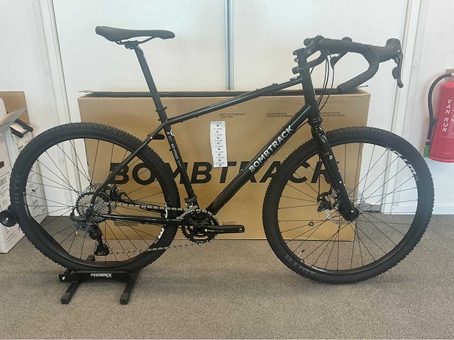 Bombtrack beyond 1 matt metallic black maat s (44) gravelfiets - afbeelding 2 van  6