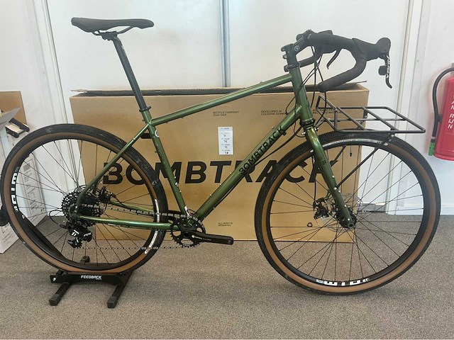 Bombtrack beyond 2 matt metallic green maat xl (56) gravelfiets - afbeelding 3 van  7