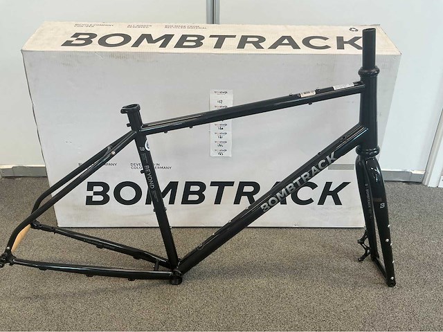 Bombtrack beyond frame fork kit metallic black xl - 56 frameset - afbeelding 2 van  9