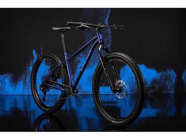 Bombtrack beyond+ matt blue maat m (46 cm) mountainbike - afbeelding 1 van  5