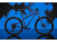 Bombtrack beyond+ matt blue maat m (46 cm) mountainbike - afbeelding 3 van  6