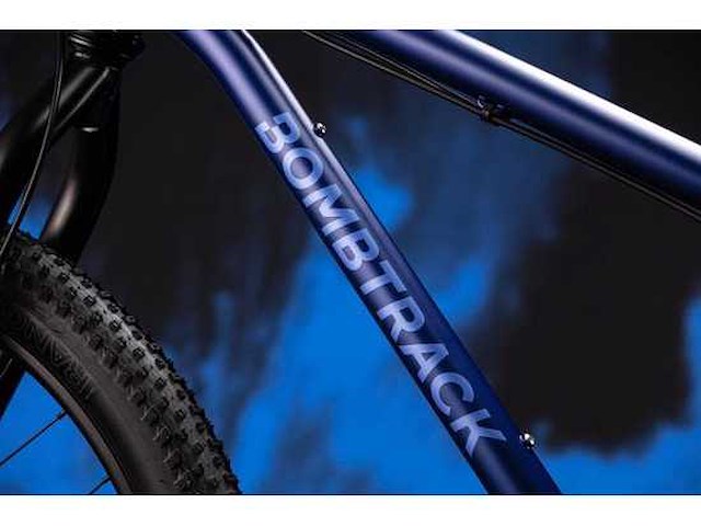 Bombtrack beyond+ matt blue maat m (46 cm) mountainbike - afbeelding 6 van  6