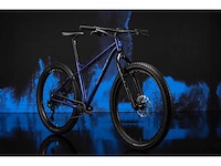 Bombtrack beyond+ matt blue maat xl (56 cm) mountainbike - afbeelding 1 van  6