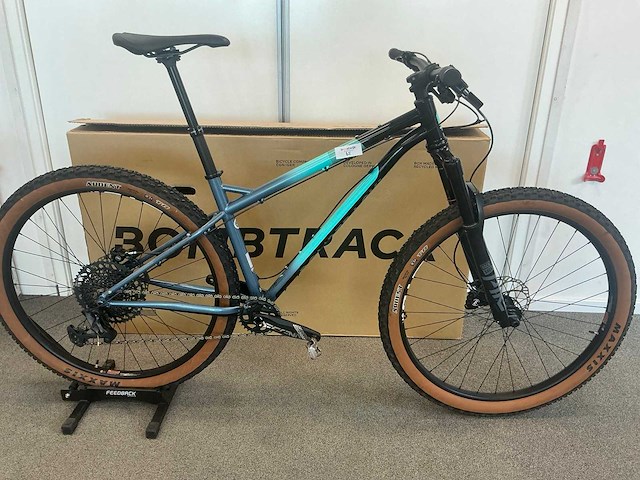 Bombtrack cale glossy dark teal/cyan - maat m mountainbike - afbeelding 2 van  8