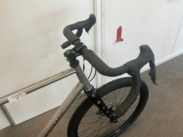 Bombtrack hook ext ti - titanium titanium zwart - maat xl gravelfiets - afbeelding 2 van  15