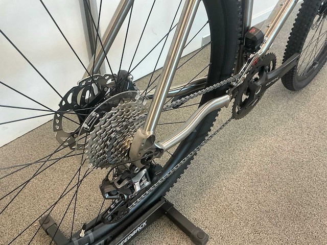 Bombtrack hook ext ti - titanium titanium zwart - maat xl gravelfiets - afbeelding 4 van  15