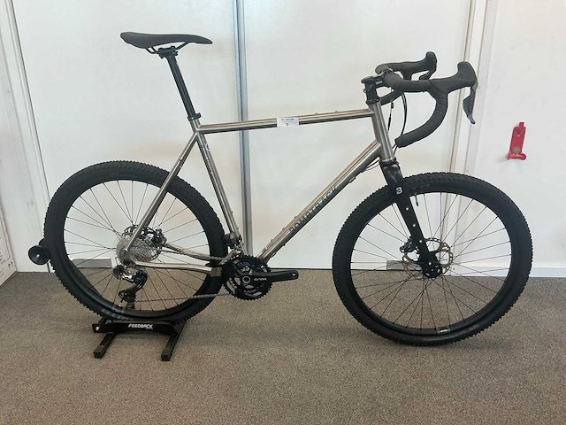 Bombtrack hook ext ti - titanium titanium zwart - maat xl gravelfiets - afbeelding 1 van  15