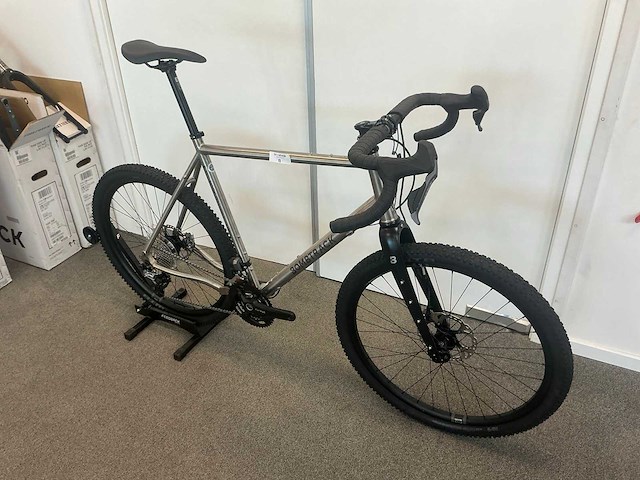 Bombtrack hook ext ti - titanium titanium zwart - maat xl gravelfiets - afbeelding 9 van  15