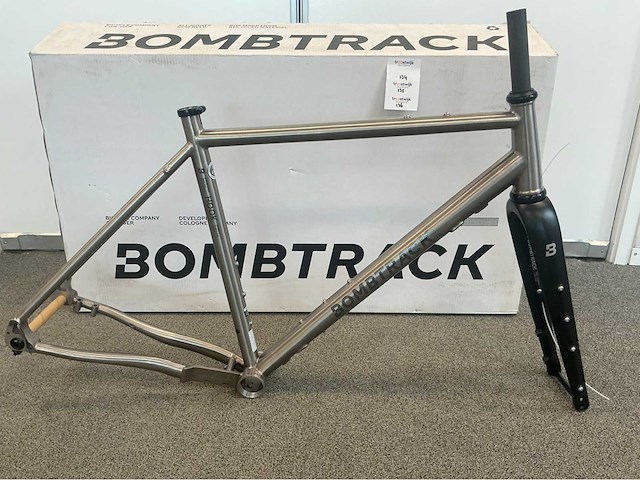 Bombtrack hook ext ti frame fork kit titanium/black m- 53 frameset - afbeelding 3 van  10