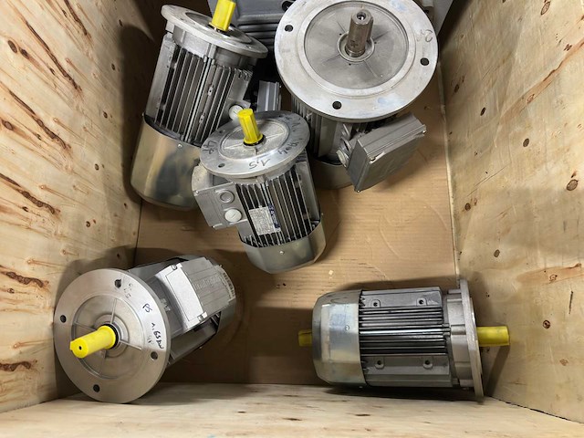 Bonfiglioli - partij industriële elektromotoren en reductor - afbeelding 3 van  8