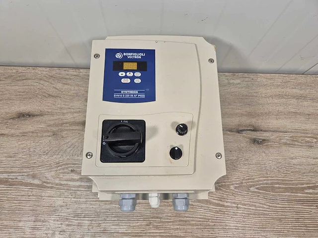 Bonfiglioli vectron - syn10 s 220 09 af - frequentieregelaar - afbeelding 1 van  4