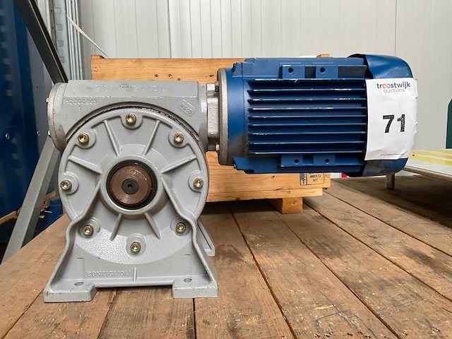 Bonfiglioli vf 86 haakse tandwielmotor - afbeelding 1 van  4