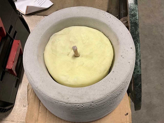 Bonfire lichtgrijs betonkaars (2x) - afbeelding 2 van  2