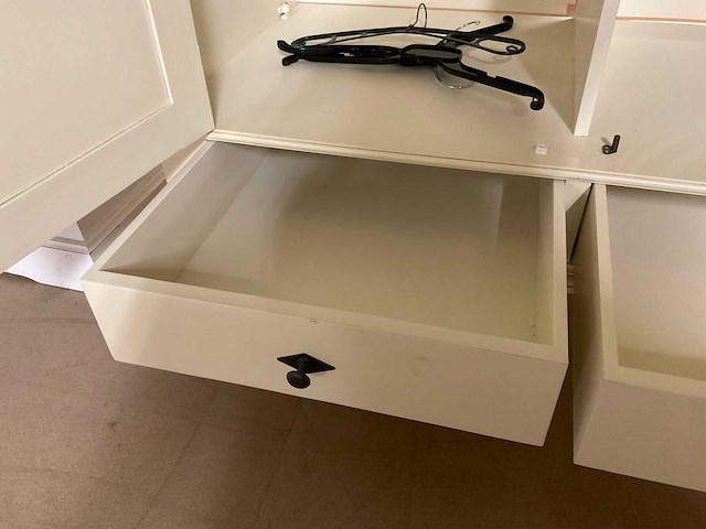 Bonneserra kledingkast - afbeelding 8 van  18