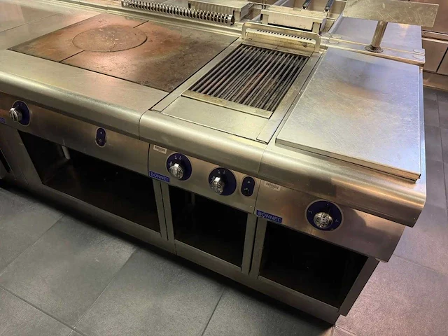 Bonnet - grill fornuis - afbeelding 1 van  6