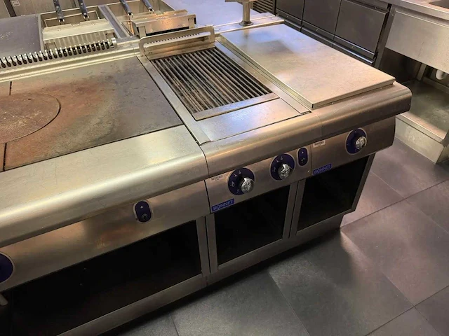 Bonnet - grill fornuis - afbeelding 2 van  6
