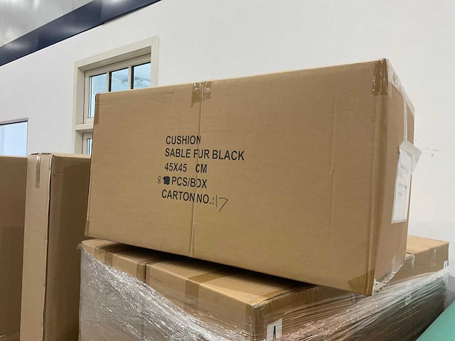 Bont kussen zwart 45x45cm (8x) - afbeelding 1 van  2