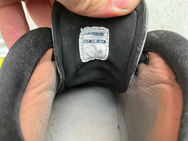 Bont sniper skates 84mm maat 37 + kniebeschermers - afbeelding 2 van  2