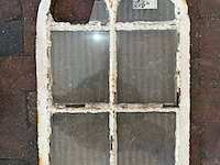 Boogvormig 6-ruits stalraam, historisch, wit/roest, 45 x 75 cm