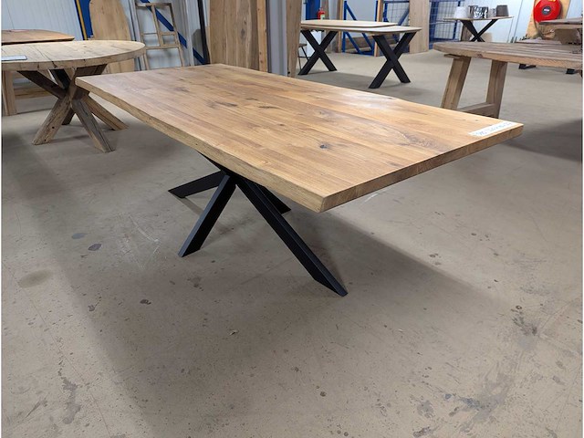 Boomstamtafel eiken. 220 x 100 x 77cm. metalen spinpoot - afbeelding 1 van  3