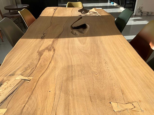 Boomstamtafel met 11 stoelen - afbeelding 2 van  4