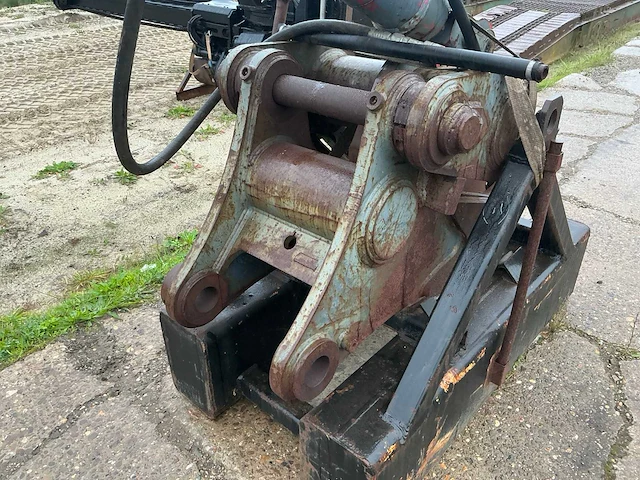 Boomstobben rooitand met hydraulische knipper - afbeelding 5 van  8