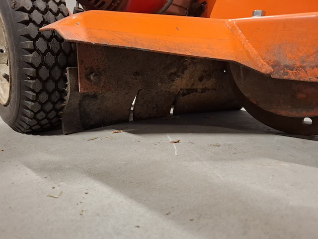 Boomstronkhakselaar - 5,5pk - benzine dosko, 200-orange-6h, bouwjaar 2019 - afbeelding 4 van  12