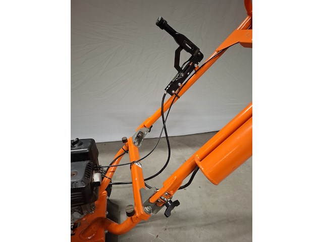 Boomstronkhakselaar - 5,5pk - benzine dosko, 200-orange-6h, bouwjaar 2019 - afbeelding 7 van  12