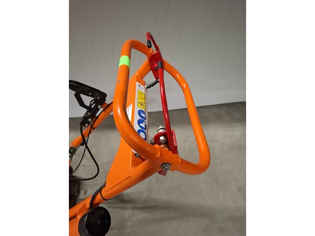 Boomstronkhakselaar - 5,5pk - benzine dosko, 200-orange-6h, bouwjaar 2019 - afbeelding 8 van  12