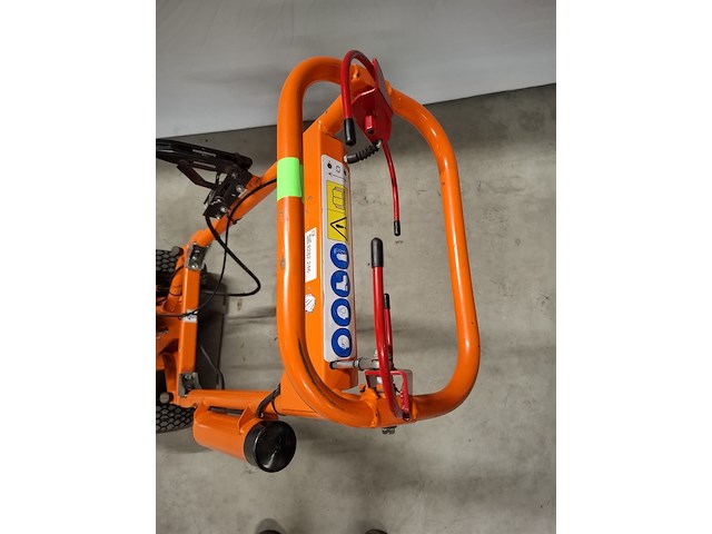 Boomstronkhakselaar - 5,5pk - benzine dosko, 200-orange-6h, bouwjaar 2019 - afbeelding 9 van  12