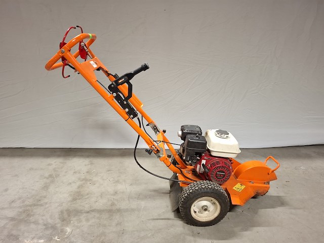 Boomstronkhakselaar - 5,5pk - benzine dosko, 200-orange-6h, bouwjaar 2019 - afbeelding 10 van  12