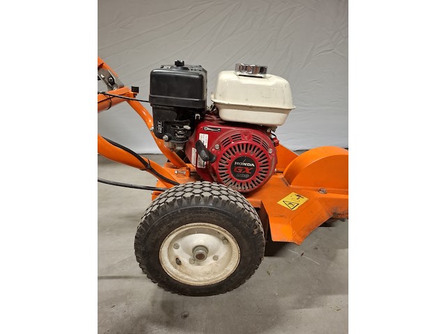 Boomstronkhakselaar - 5,5pk - benzine dosko, 200-orange-6h, bouwjaar 2019 - afbeelding 12 van  12