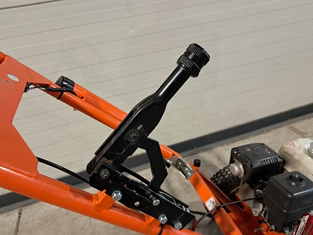 Boomstronkhakselaar - 5,5pk - benzine dosko, 200-orange-6h, bouwjaar 2019 - afbeelding 5 van  11