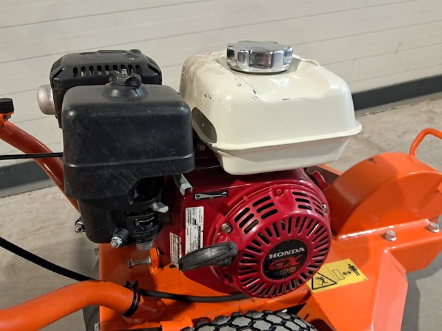 Boomstronkhakselaar - 5,5pk - benzine dosko, 200-orange-6h, bouwjaar 2019 - afbeelding 6 van  11