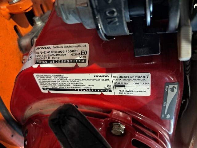 Boomstronkhakselaar - 5,5pk - benzine dosko, 200-orange-6h, bouwjaar 2019 - afbeelding 7 van  11