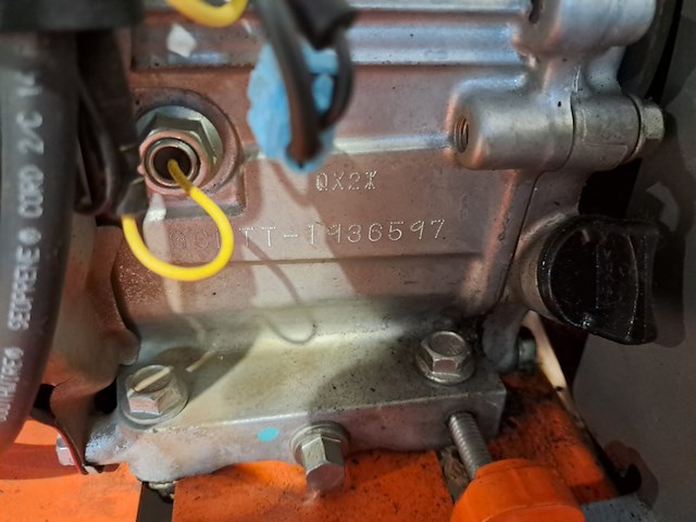 Boomstronkhakselaar - 5,5pk - benzine dosko, 200-orange-6h, bouwjaar 2019 - afbeelding 10 van  11
